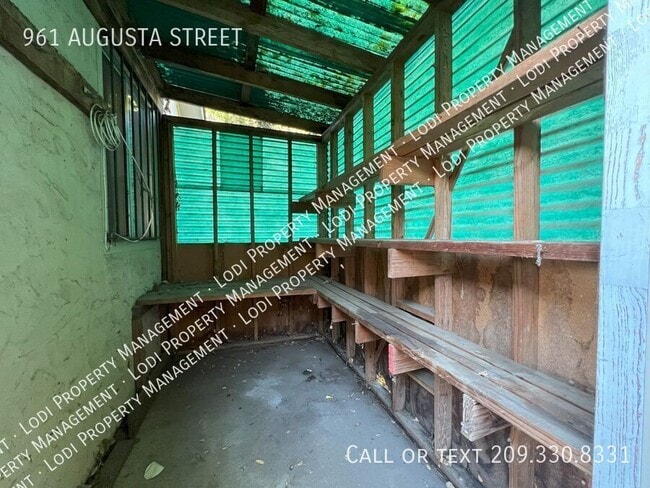 Building Photo - 961 E Augusta St