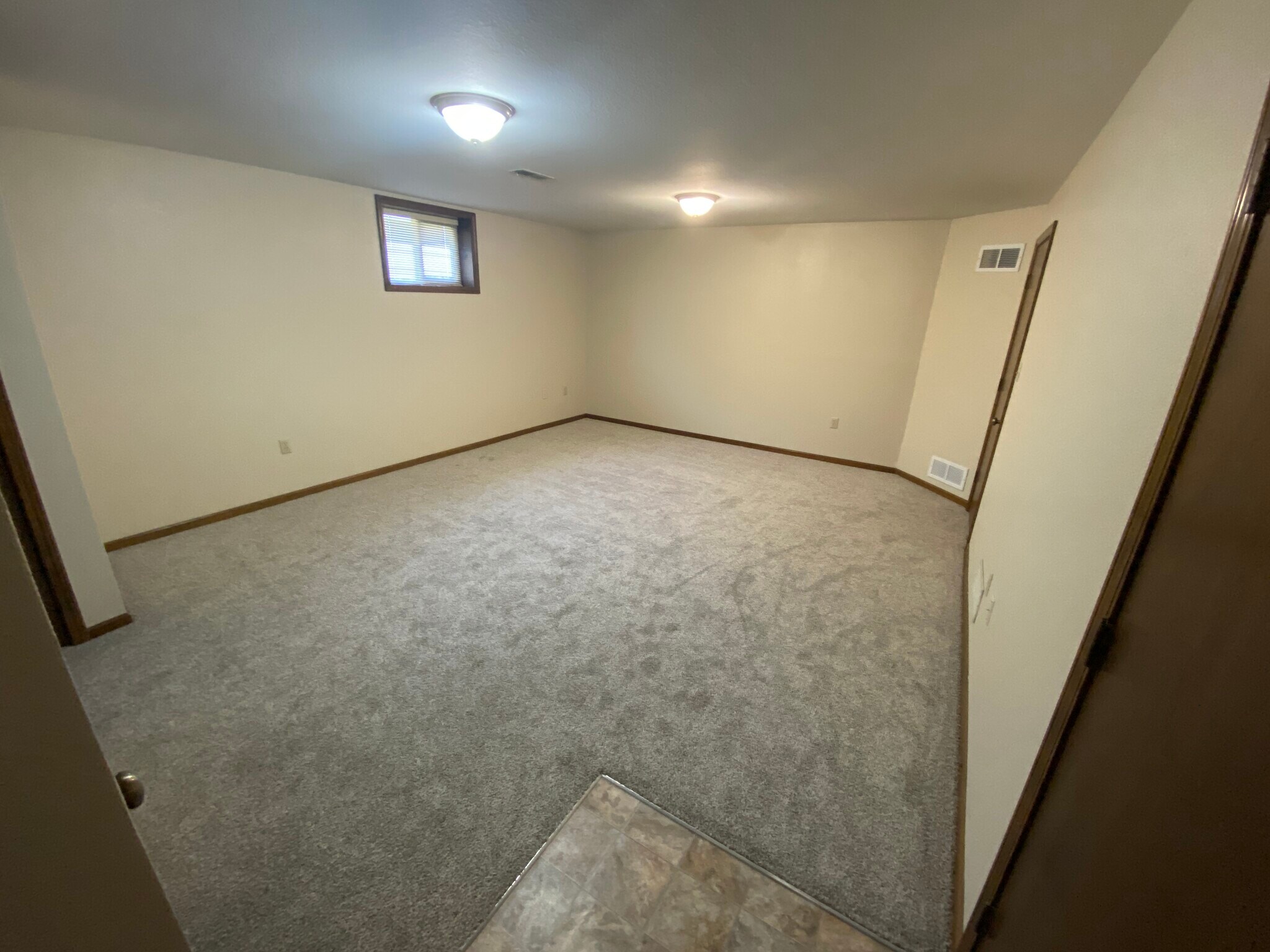 Building Photo - 733 SE Claremont St