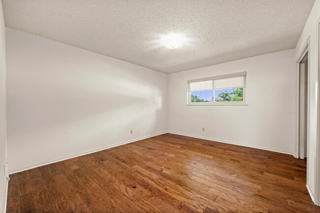 Building Photo - 6501 Mesa Dr
