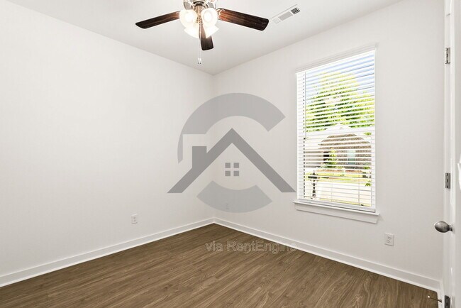 Building Photo - 623 Riley Ln