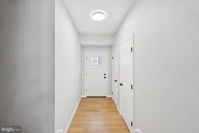 Building Photo - 31 Acorn Ct