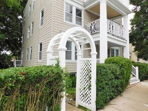 Building Photo - 17 Manley St