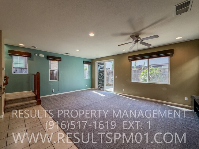 Building Photo - Lovely Courtyard Home 3 Bedroom w Bonus Rm