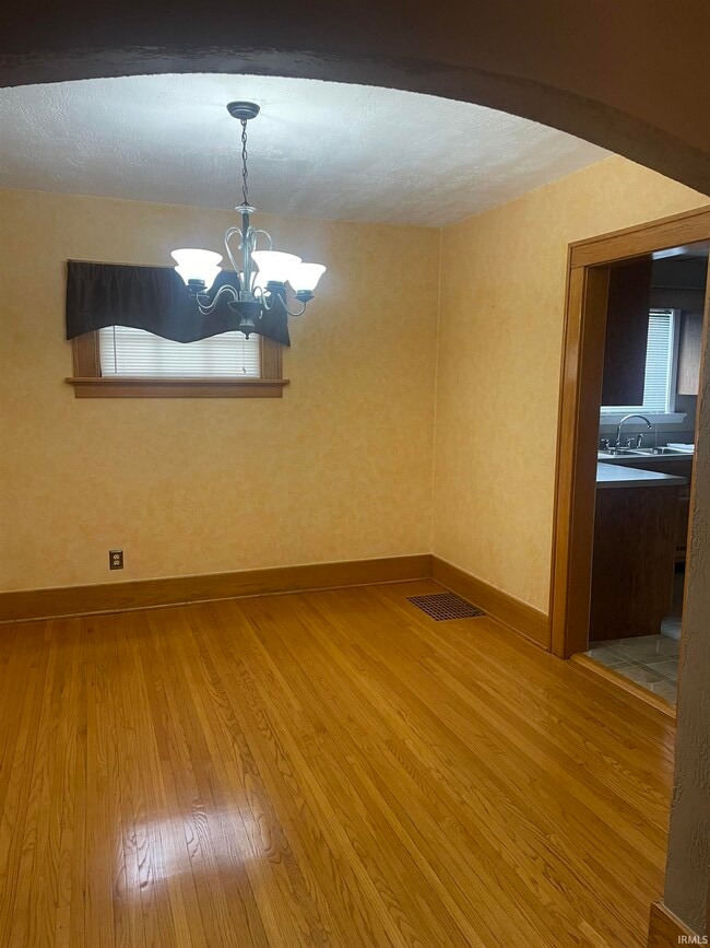 Building Photo - 2716 Buena Vista Dr