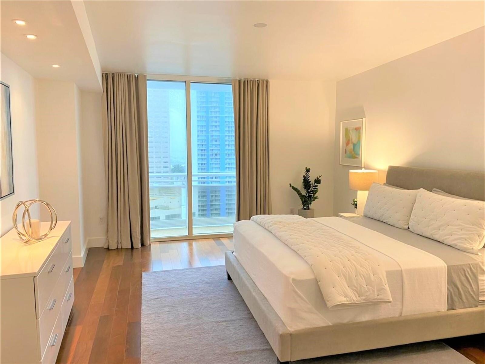 Building Photo - 901 Brickell Key Blvd