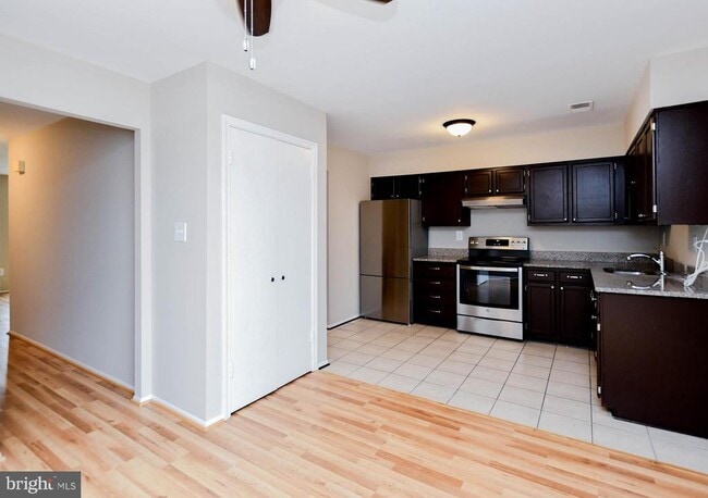 Building Photo - 15043 Cherrywood Dr