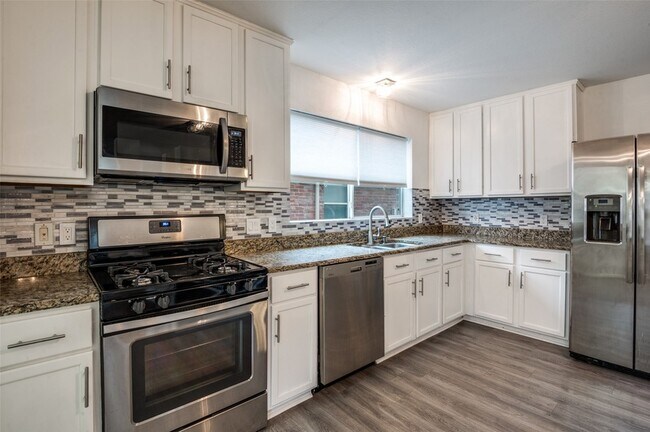 Building Photo - 5904 Mariposa Dr