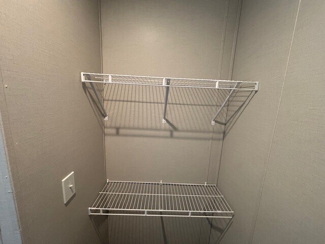 Building Photo - 831 N Pontiac Trail