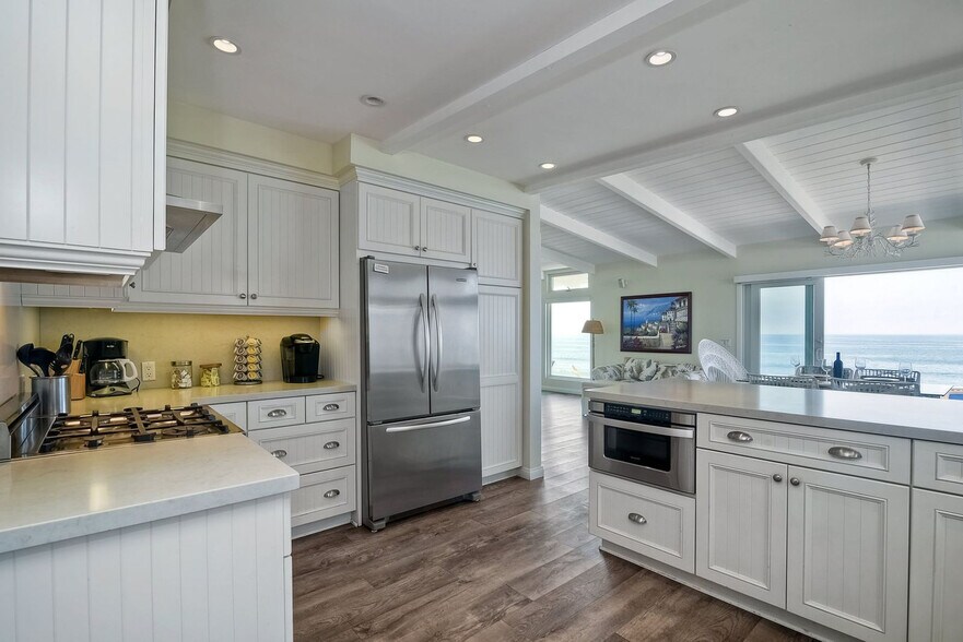 Building Photo - 5185 Shore Dr