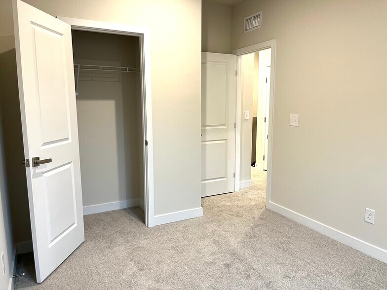 Building Photo - 4125 Auburn Oak Ln