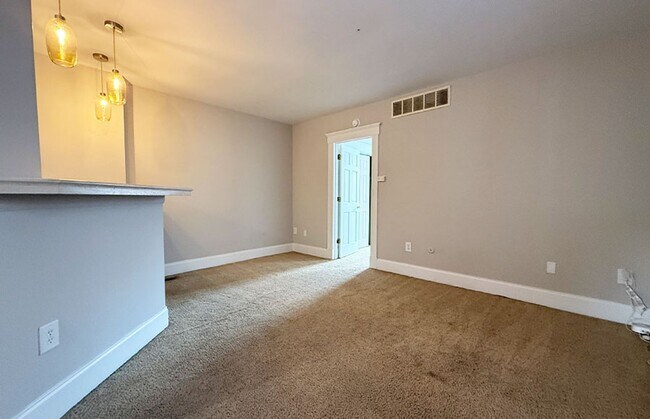 Building Photo - 3251 Bishop St