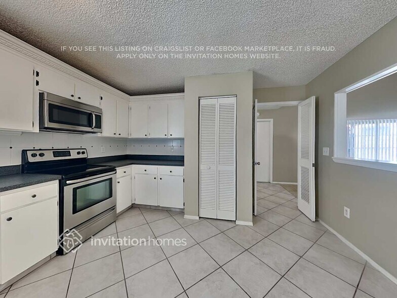 Building Photo - 11830 Hickorynut Dr