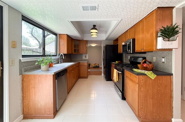 Building Photo - 8401 Loralinda Dr