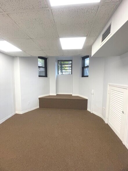 Building Photo - 621 Commonwealth Ave