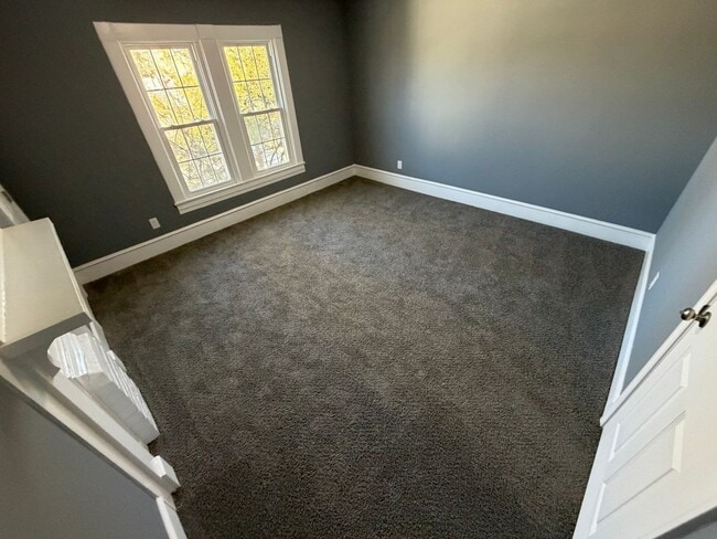 Building Photo - Amazing 7 Bedroom 2 bathroom updated home for rent in Burlington, NC