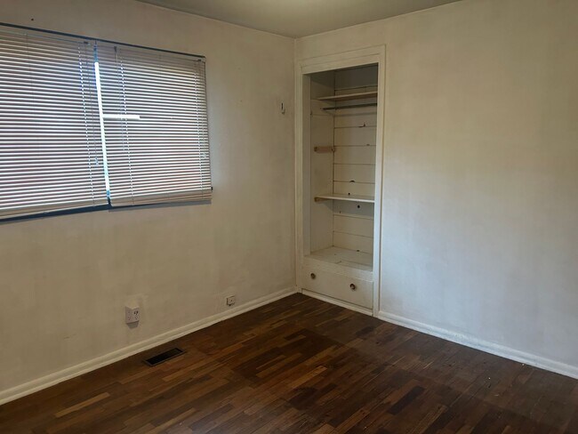 Building Photo - Charming 2BR Rambler in Puget Neighborhood | Private Yard