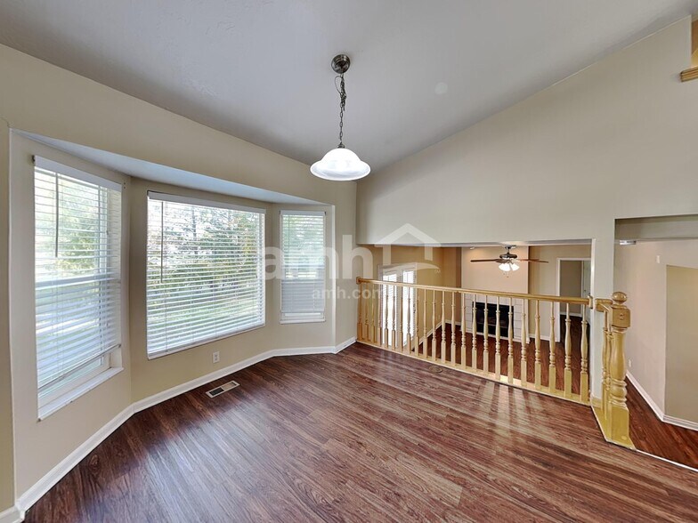 Building Photo - 1872 W Sir Charles Dr