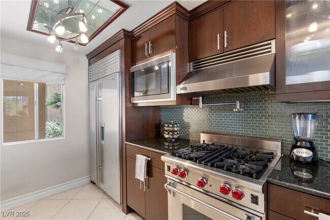 Building Photo - 260 E Flamingo Rd