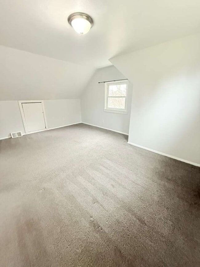 Building Photo - Beautiful and Fully renovated 4bd 2ba house in Penn Hills!