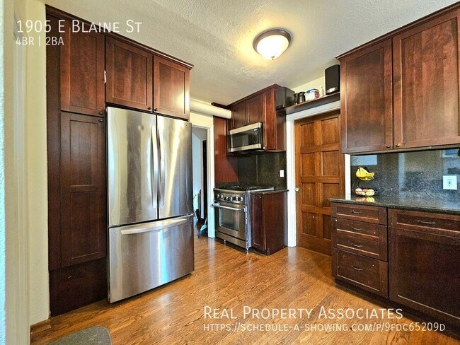 Building Photo - 1905 E Blaine St