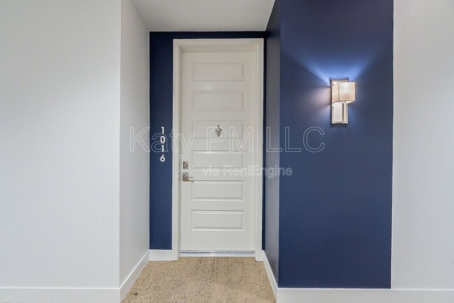 Building Photo - 7300 E Earll Dr