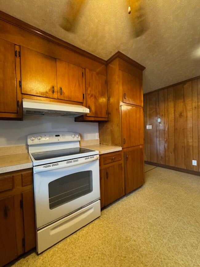 Building Photo - 709 Luther Dr
