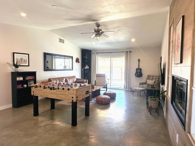 Building Photo - Rare Opportunity for Spacious, Modern Sout...