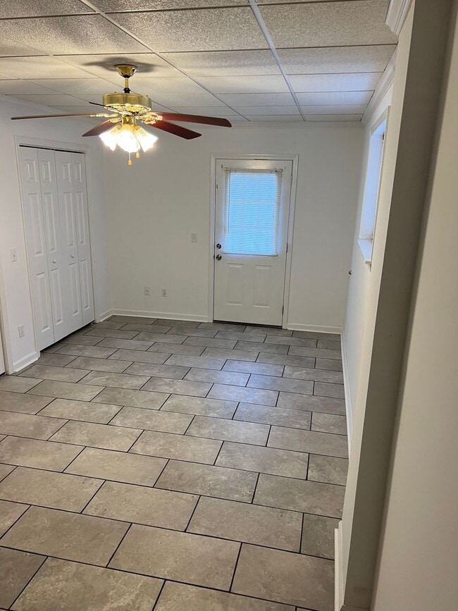 Building Photo - 2 bedroom/2.5 bath Condo Kingsport, TN