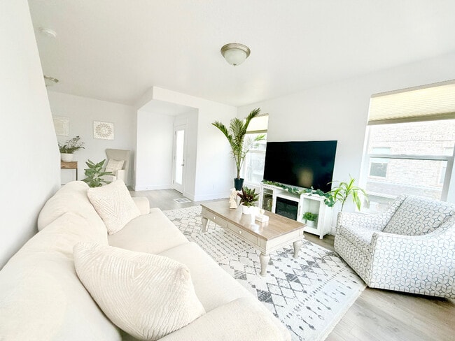 Building Photo - 1792 W Torlundy Dr