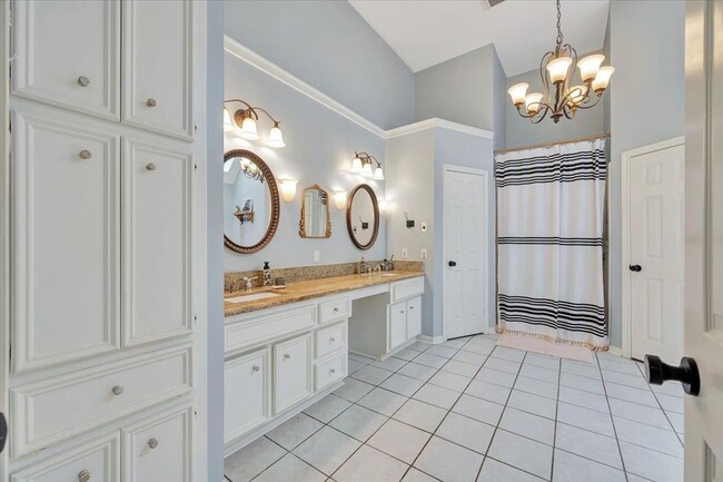 Building Photo - 15402 Willow Shores Dr