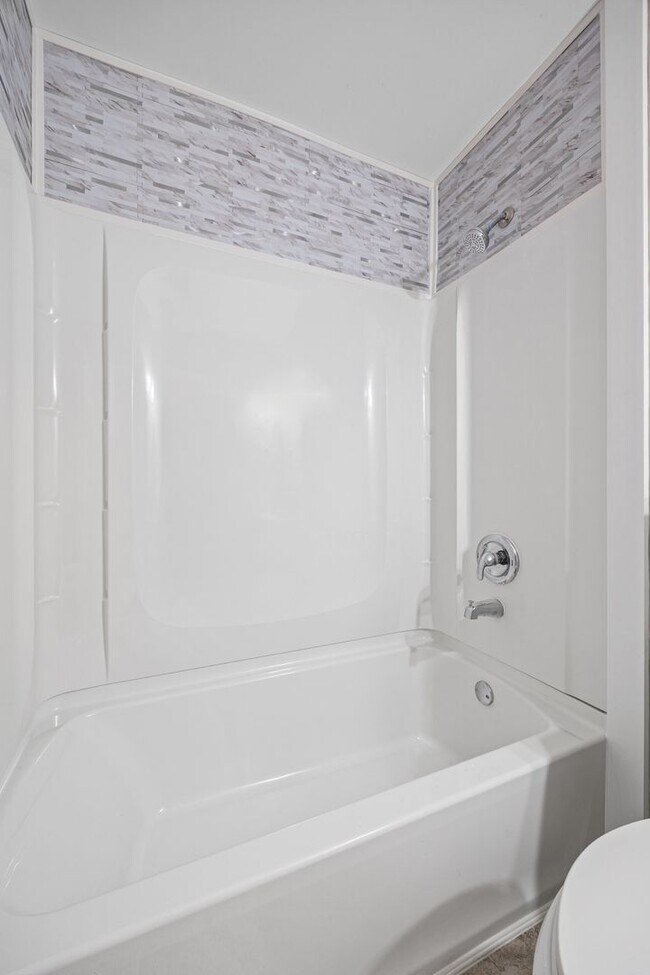 Building Photo - Beautifully updated 2-bed, 1.5 bath Condo in Winn Barr of Rock Hill!