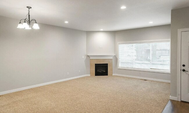 Building Photo - 1/2 OFF FIRST MONTH RENT! Beautiful and Spacious Single Family Condo in Fantastic NE Salem Location