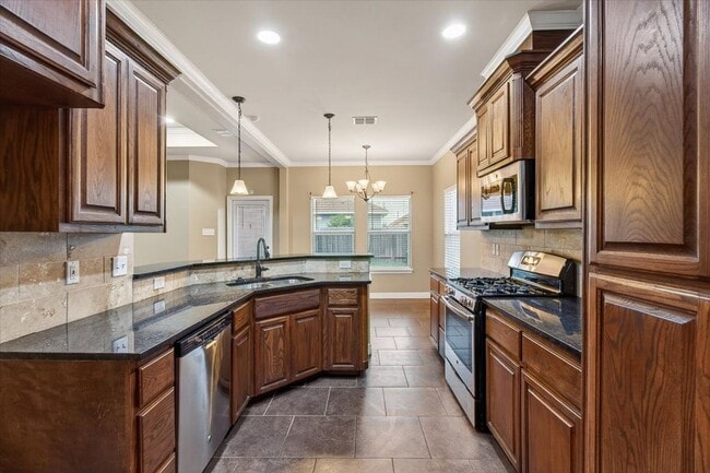 Building Photo - 6905 Anastasia Dr