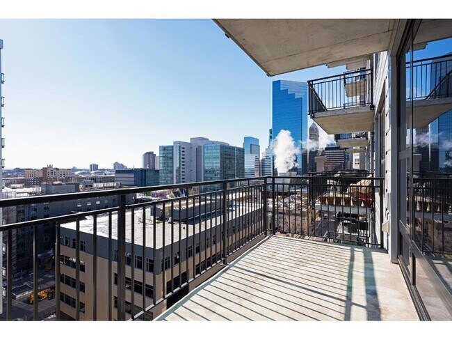 Building Photo - 740 Portland Ave