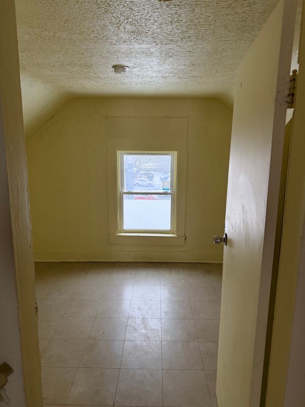 Building Photo - 19 Bunkerhill St