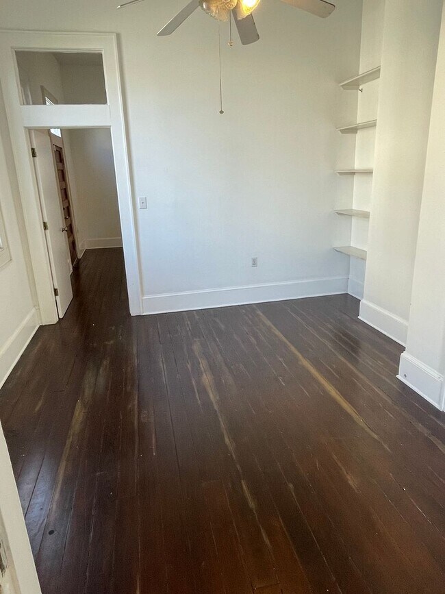 Building Photo - 1BD/1BA Shotgun w/ In Unit Washer and Dryer