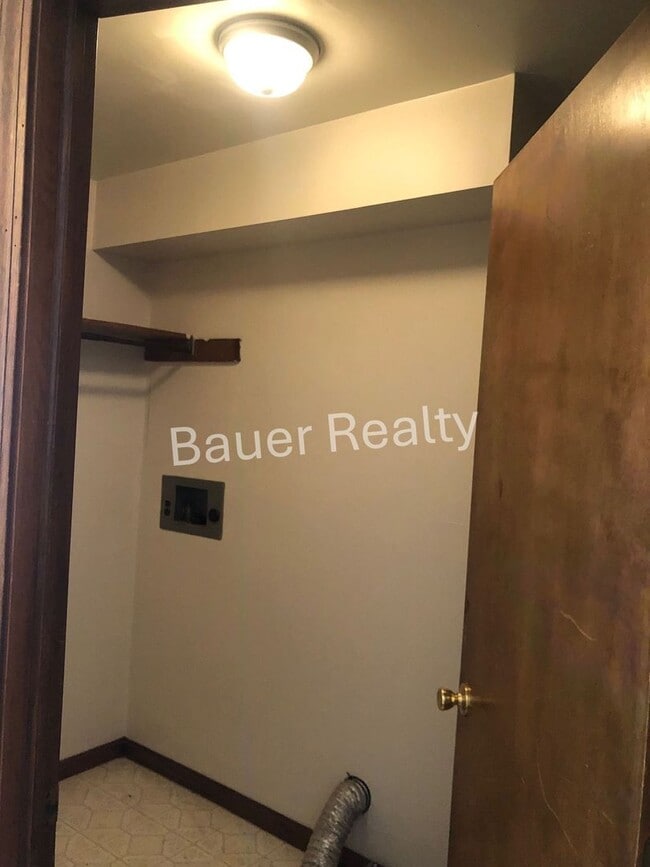 Building Photo - dc38