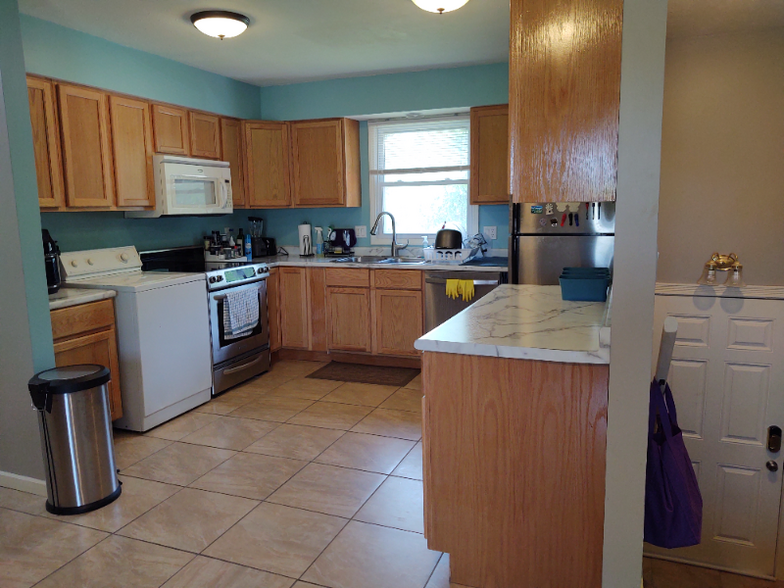 Building Photo - 2442 Cedarwood Ave
