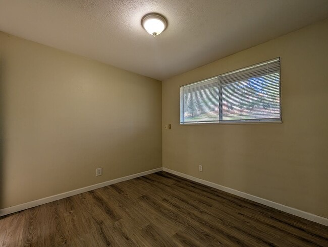 Building Photo - Ranch Style 3-Bedroom, 2-Bath Home In South Eugene!