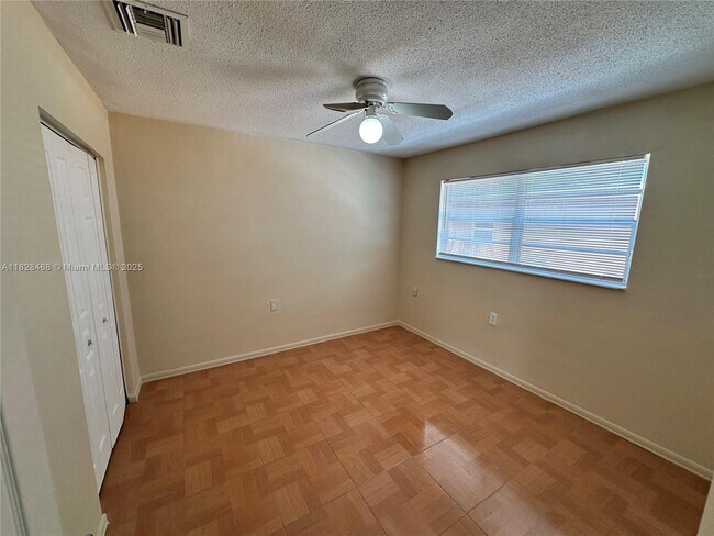 Building Photo - 6035 SW 39th St