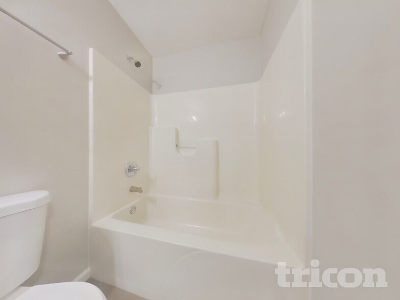 Building Photo - 106 Sunburst Cir