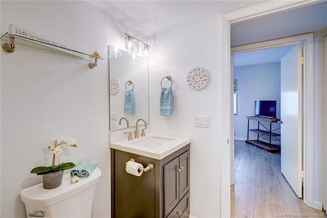 Building Photo - 5553 NE Gulfstream Way