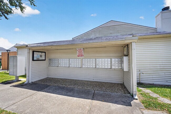 Building Photo - 6401 Deihl Rd
