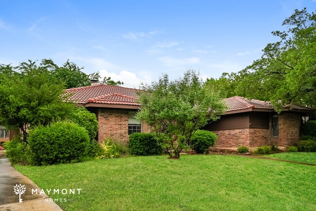 Building Photo - 2111 Inverness Dr