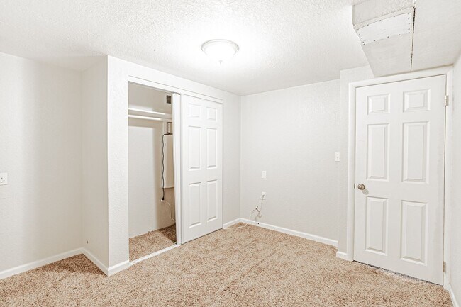 Building Photo - Exceptional 4-Bed, 2-Bath Home in Englewoo...