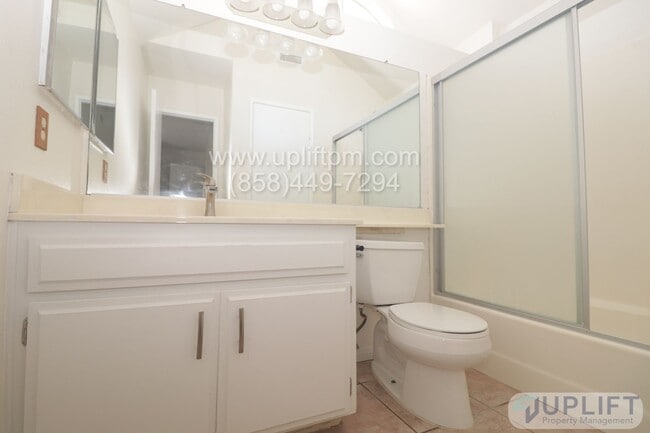 Building Photo - Spacious 3-Bedroom Pool Home in Oceanside ...