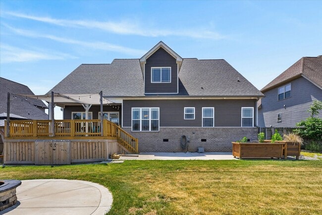 Building Photo - 5 Bedroom 3 1/2 Bath Home For Rent!