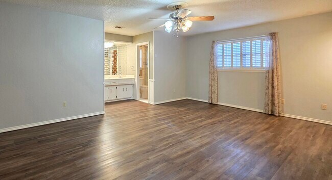 Building Photo - 8604 Jordan Dr