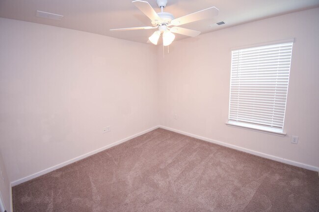 Building Photo - 6619 Colonial Dr