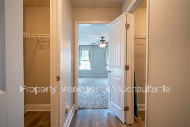 Building Photo - 108 Oak Shade Dr